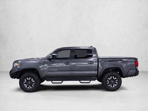 Used 2018 Toyota Tacoma TRD Off-Road w/ TRD Premium Off Road Package AWD/4WD image 4