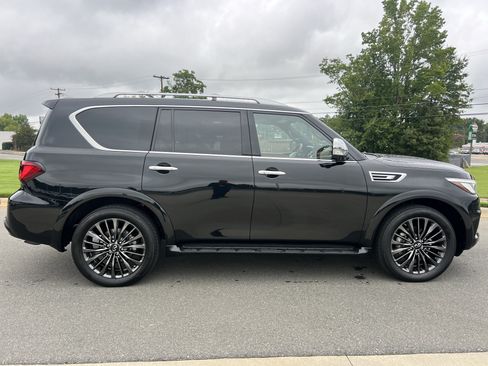 Used 2023 INFINITI QX80 Sensory w/ Cargo Package AWD/4WD image 11