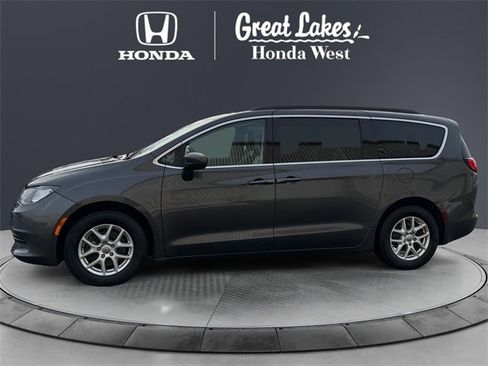 Used 2020 Chrysler Voyager Lxi image 2