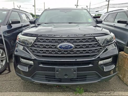 Used 2023 Ford Explorer XLT w/ Equipment Group 202A AWD/4WD image 2