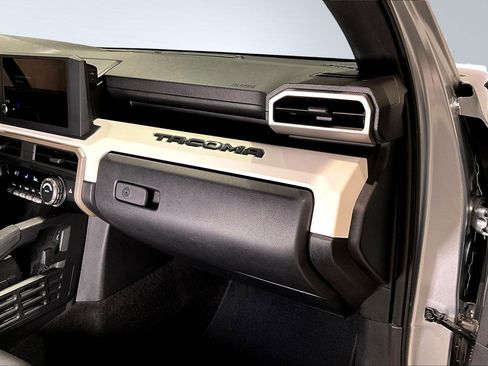 Used 2024 Toyota Tacoma TRD Off-Road image 26