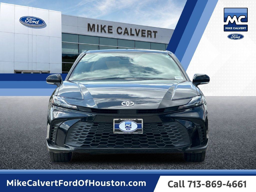 Used 2025 Toyota Camry SE FWD image 8