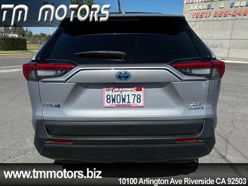 Used 2021 Toyota RAV4 XLE AWD/4WD image 5