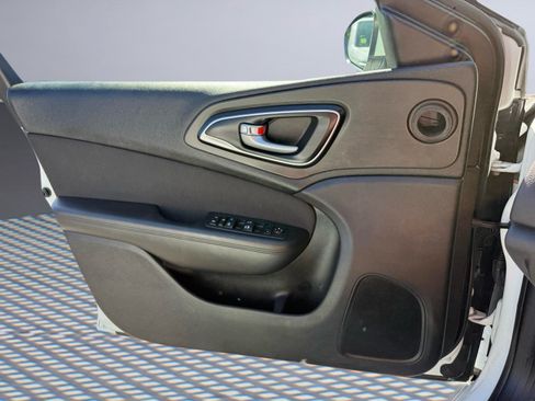 Used 2016 Chrysler 200 Limited FWD image 18