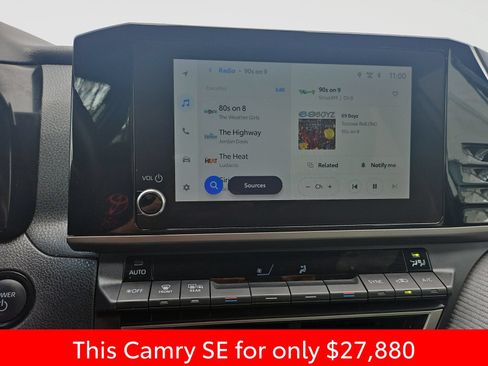 Used 2025 Toyota Camry SE FWD image 27