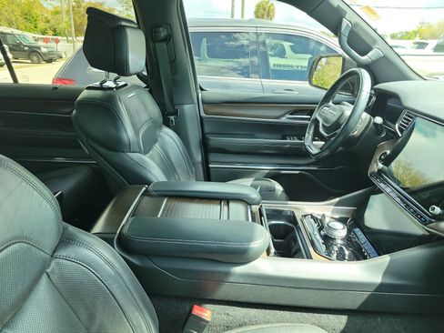 Used 2022 Jeep Grand Wagoneer Series I image 9