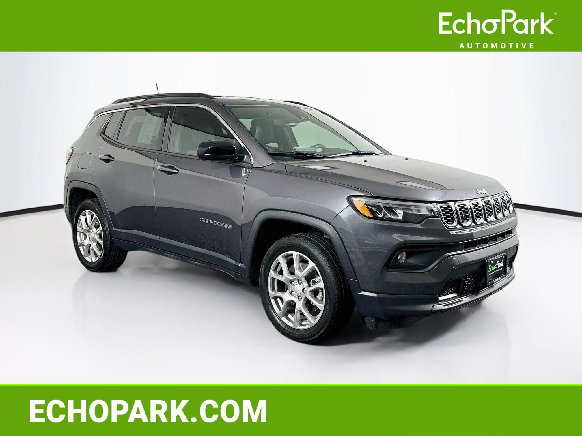 Used 2024 Jeep Compass Latitude AWD/4WD image 1