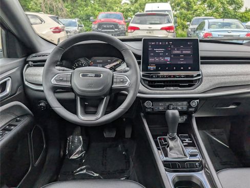 Used 2024 Jeep Compass Latitude AWD/4WD image 17