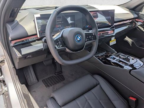New 2026 BMW i5 eDrive40 AWD/4WD image 3