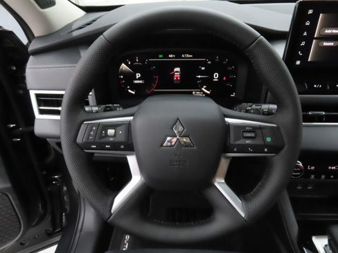 New 2026 Mitsubishi Outlander SE FWD image 13