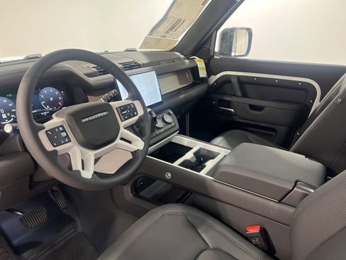 Used 2025 Land Rover Defender 90 S image 10