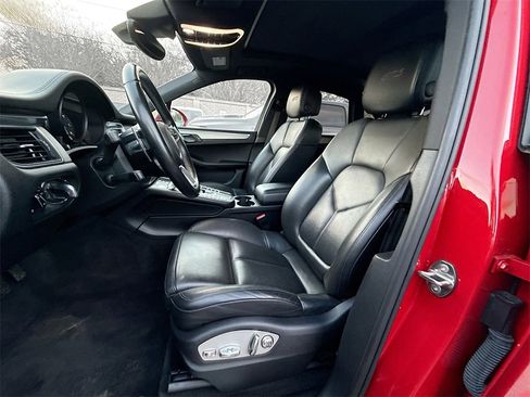 Used 2018 Porsche Macan GTS w/ Premium Package Plus image 23