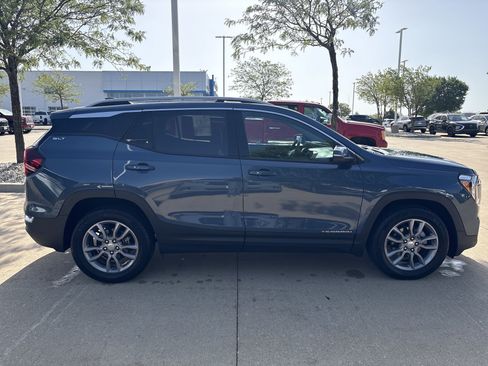 Used 2024 GMC Terrain SLT w/ Infotainment Package II AWD/4WD image 8
