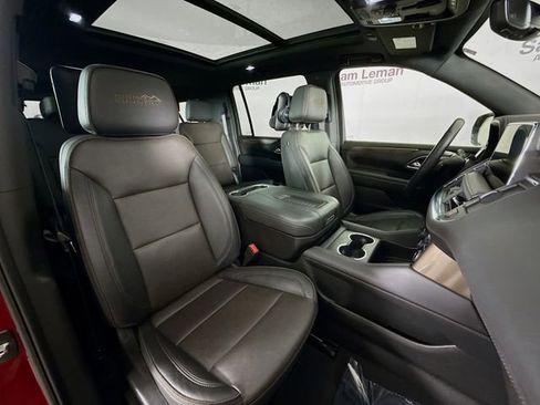 Used 2024 Chevrolet Suburban High Country w/ Advanced Technology Package image 35