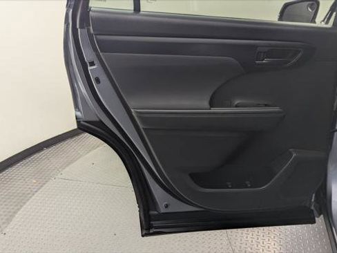 Used 2023 Toyota Highlander LE image 13