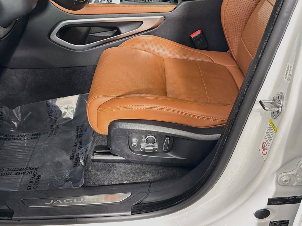 Certified 2025 Jaguar F-PACE R-Dynamic S AWD/4WD image 20