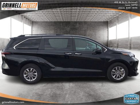 Used 2024 Toyota Sienna XLE image 4