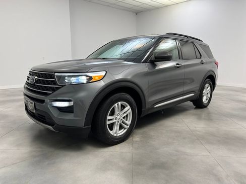 Used 2024 Ford Explorer XLT w/ Equipment Group 202A image 3