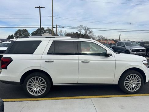 Used 2024 Ford Expedition Limited image 5