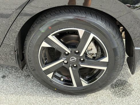 Used 2025 Nissan Sentra SV w/ All-Weather Package FWD image 32