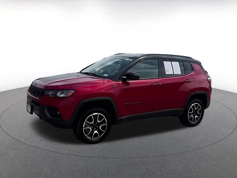 Used 2025 Jeep Compass Trailhawk AWD/4WD image 7