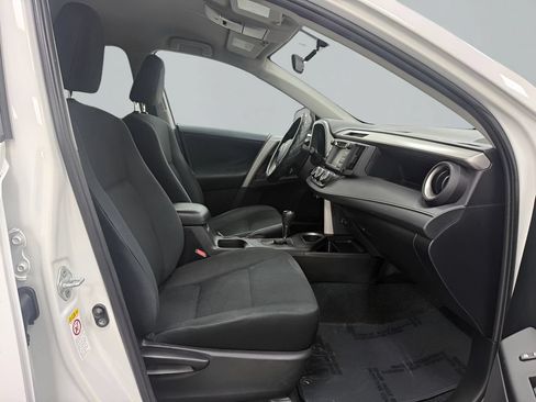 Used 2016 Toyota RAV4 LE FWD image 12