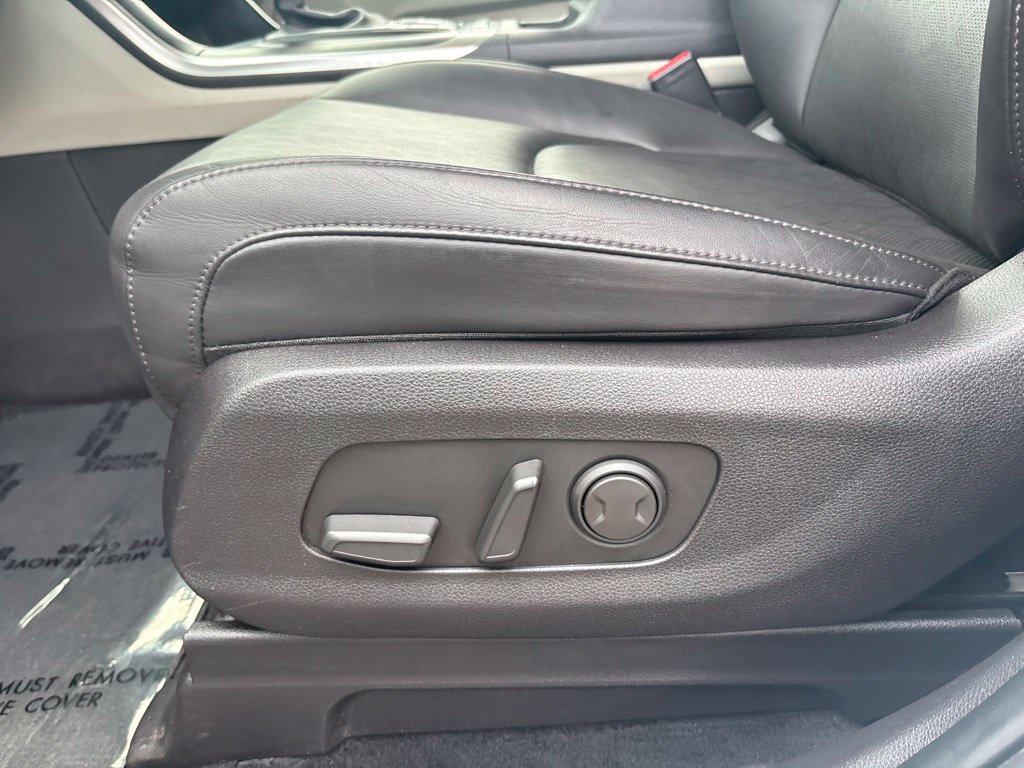 Used 2024 Kia Carnival LX FWD image 17