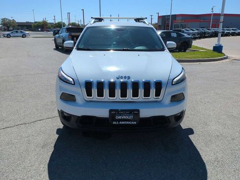 Used 2016 Jeep Cherokee Latitude w/ Cold Weather Group image 3