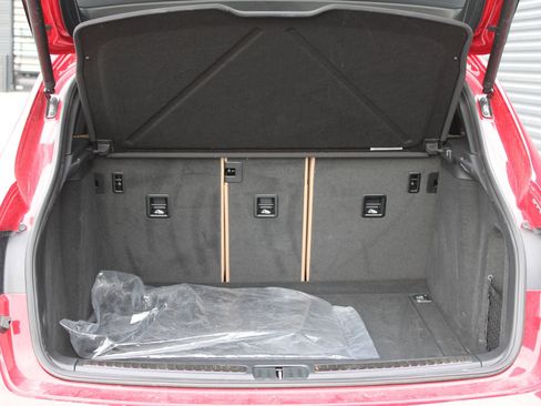 Used 2025 Porsche Macan image 23