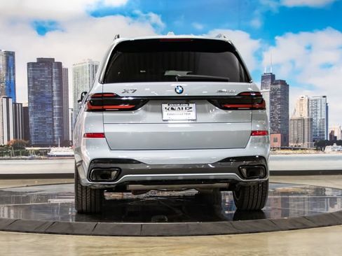 Used 2024 BMW X7 xDrive40i w/ M Sport Package AWD/4WD image 11