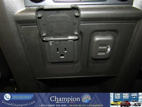Used 2022 Chevrolet Traverse RS FWD image 22