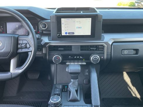 Used 2025 Toyota 4Runner SR5 AWD/4WD image 12