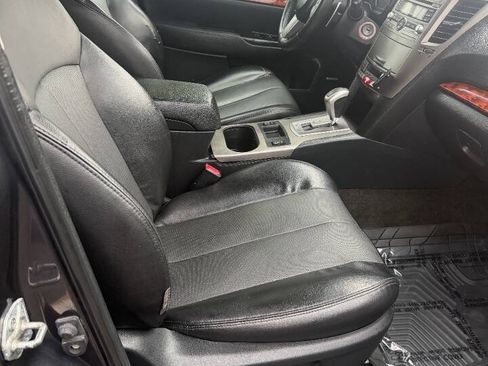 Used 2011 Subaru Outback 2.5i Limited w/ PWR Moonroof Pkg AWD/4WD image 4