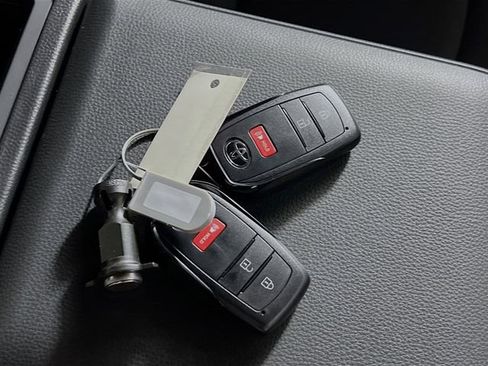 New 2025 Toyota Tacoma SR5 image 31