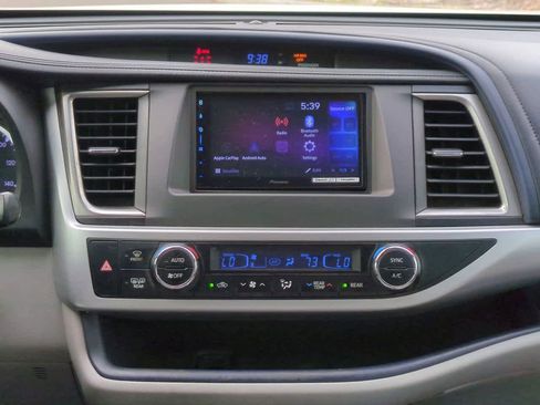 Used 2018 Toyota Highlander Plus image 18