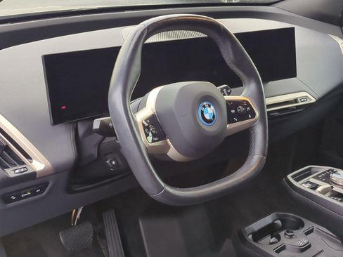 Used 2023 BMW iX xDrive50 AWD/4WD image 18