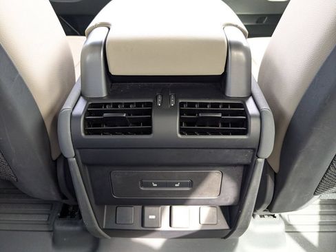 Used 2023 Land Rover Defender 110 SE AWD/4WD image 28