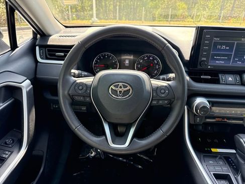 Used 2022 Toyota RAV4 XLE Premium FWD image 19