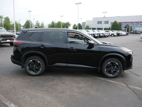 Used 2025 Nissan Rogue SV AWD/4WD image 4
