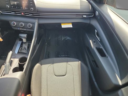Certified 2026 Hyundai Elantra SE FWD image 20