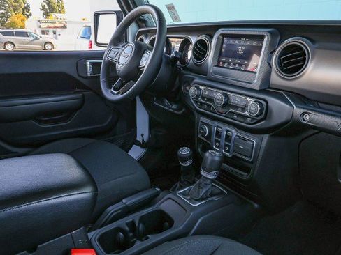 Used 2023 Jeep Wrangler Sport S image 33