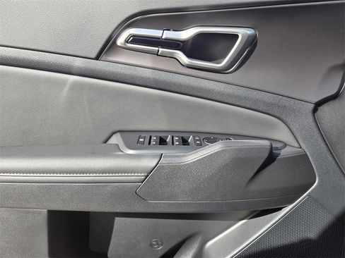 New 2026 Kia Sportage EX image 16