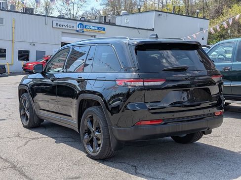 Certified 2023 Jeep Grand Cherokee Limited w/ Black Appearance Package AWD/4WD image 10