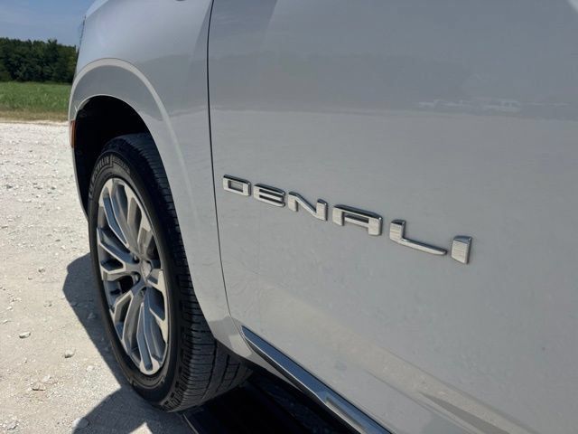 Used 2022 GMC Yukon Denali RWD image 10