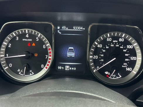 Used 2018 Nissan Titan SV w/ SV Convenience Package RWD image 22