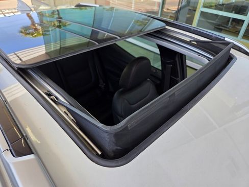 Used 2023 Chevrolet Bolt EUV Premier w/ Sun & Sound Package FWD image 21