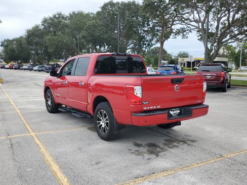 Used 2021 Nissan Titan SV w/ SV Convenience Package image 3