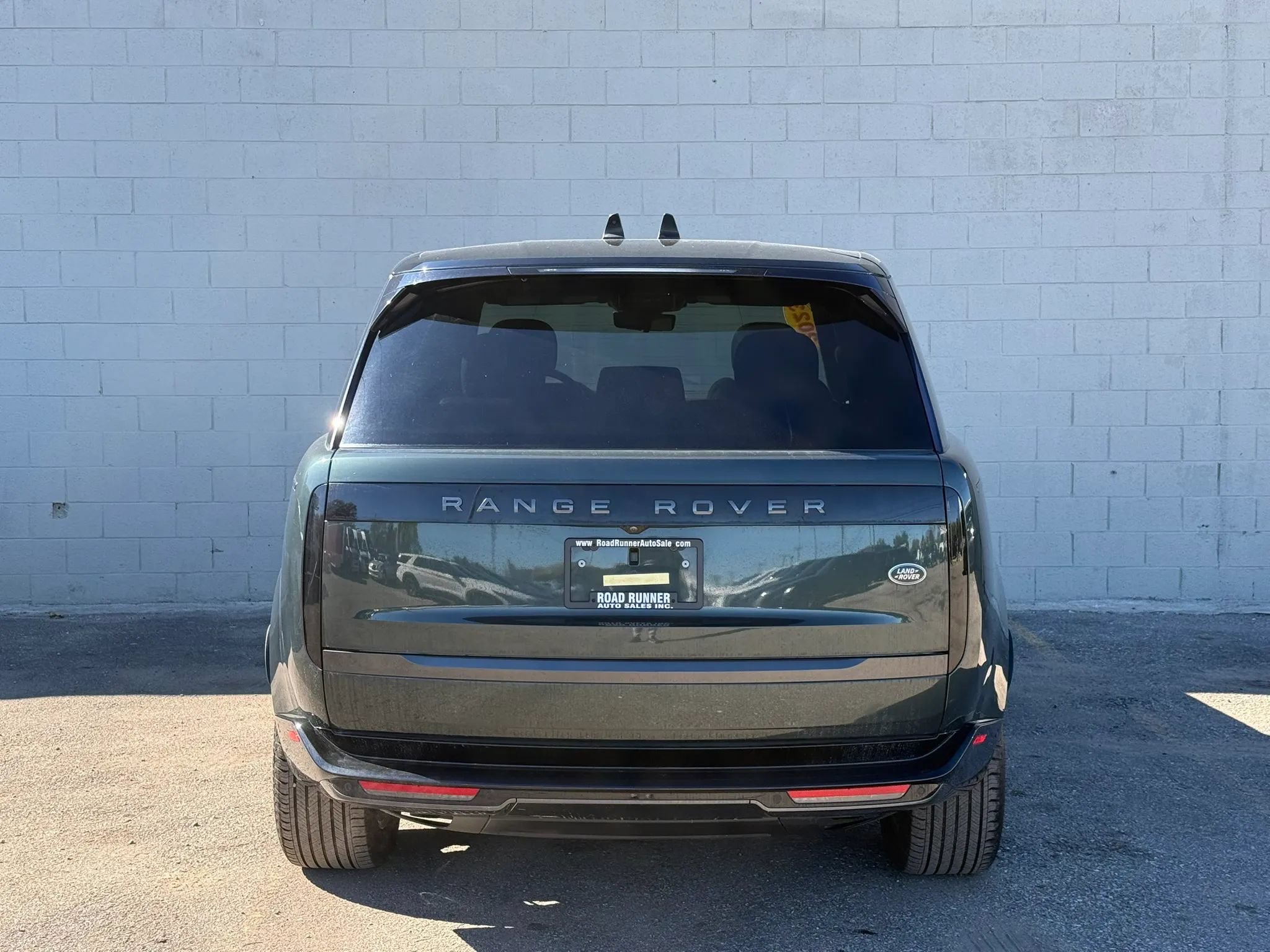 Used 2023 Land Rover Range Rover SE AWD/4WD image 3
