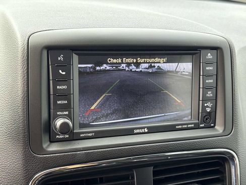 Used 2018 Dodge Grand Caravan SE w/ UConnect Hands-Free Group image 16