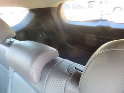 Used 2023 Hyundai Santa Fe SEL w/ Premium Package image 13